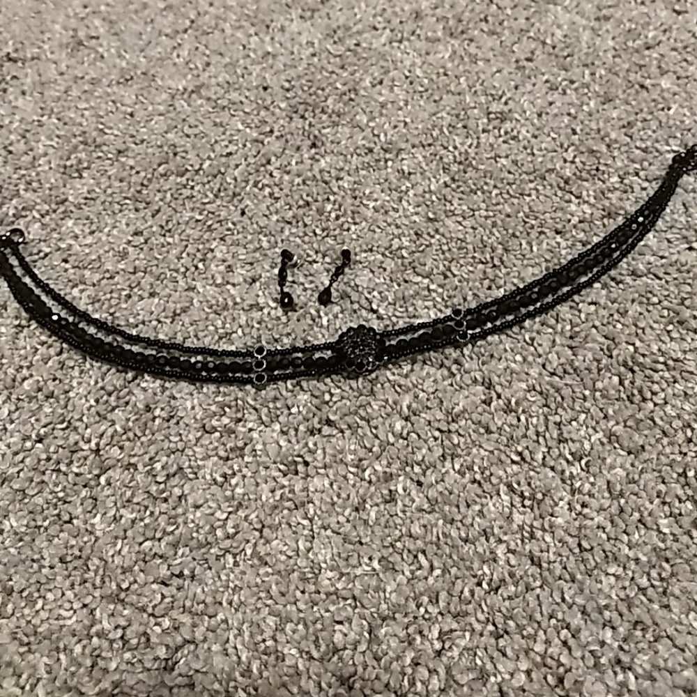 Choker necklace and earrings